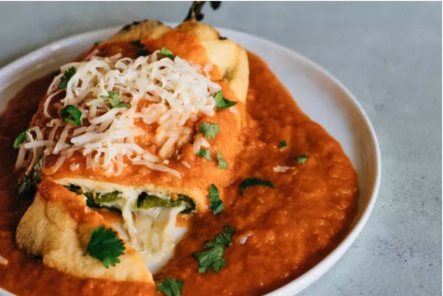 image of a plate with Chile rellenos