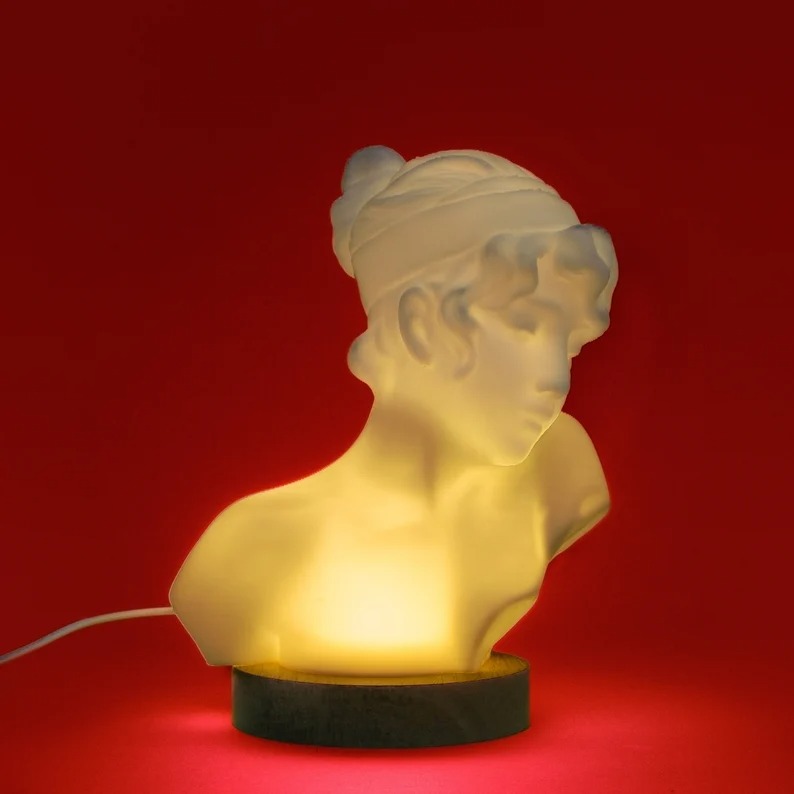 a photo of a Sappho bust lamp