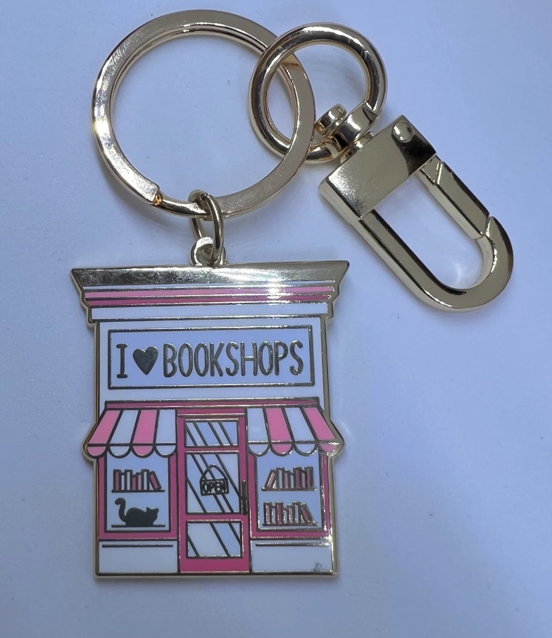 Image of a keychain that says "I heart bookshops."