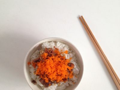 white rice topped with smelt roe