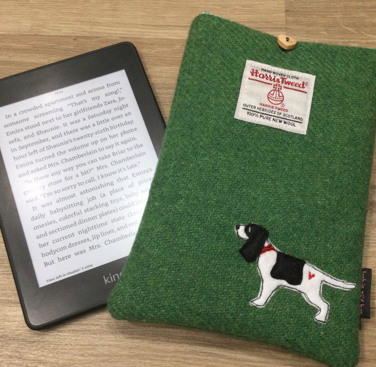 Green Kindle Cover with a cocker spaniel stitched on it