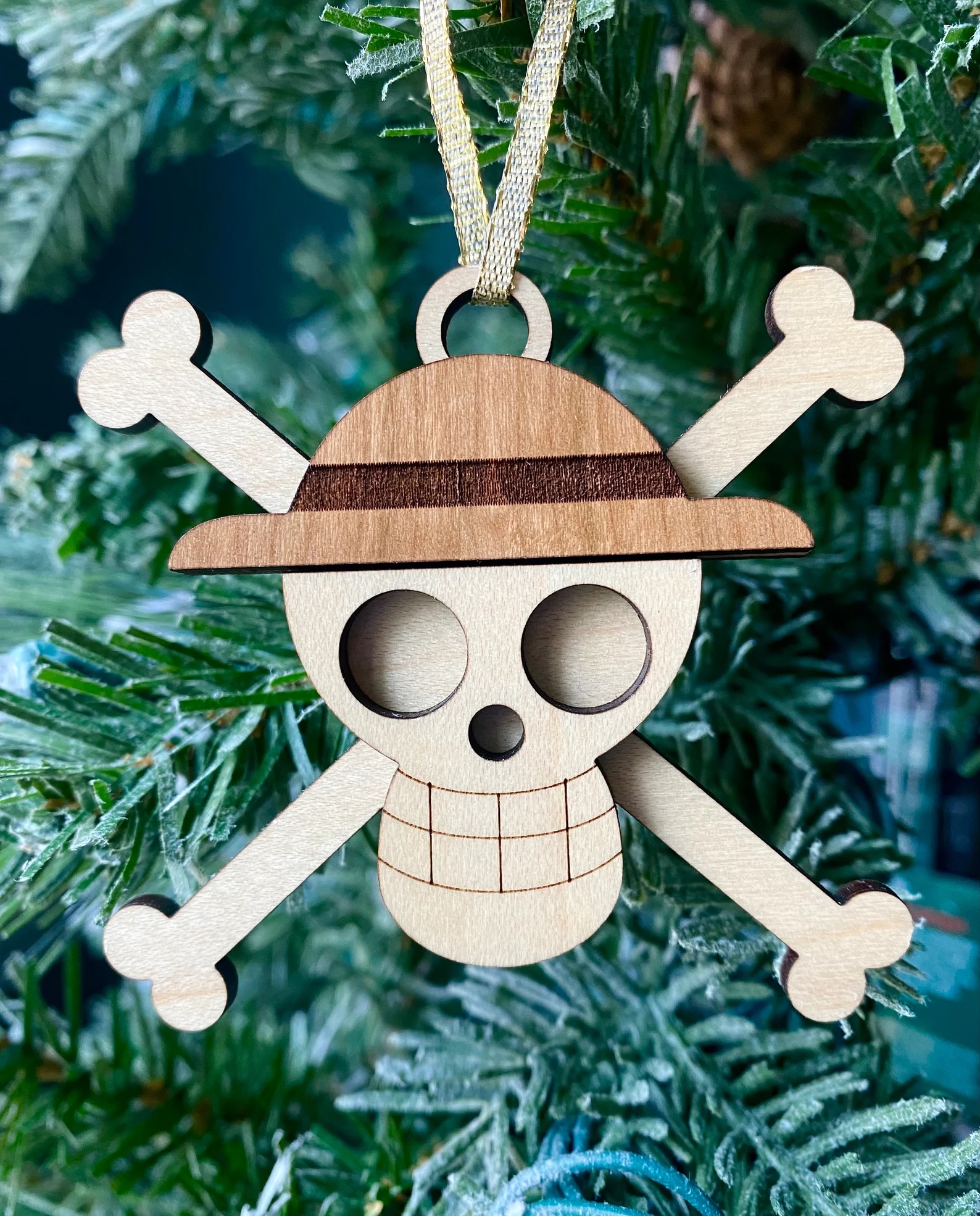 An ornament shaped like the skull and crossbones from One Piece. It's wearing a straw hat
