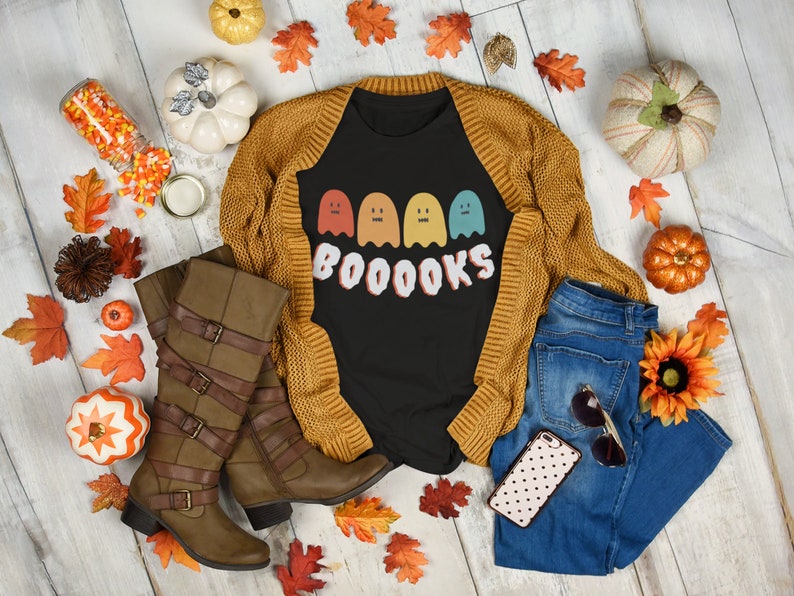 Halloween themed bookish t-shirt with cute ghosts and text that says books with too many o's